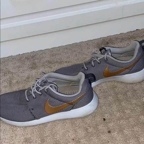 Grey Nike roshe sneakers - Picture 1 of 2